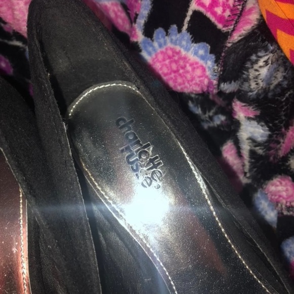 Black high heels - Picture 3 of 5